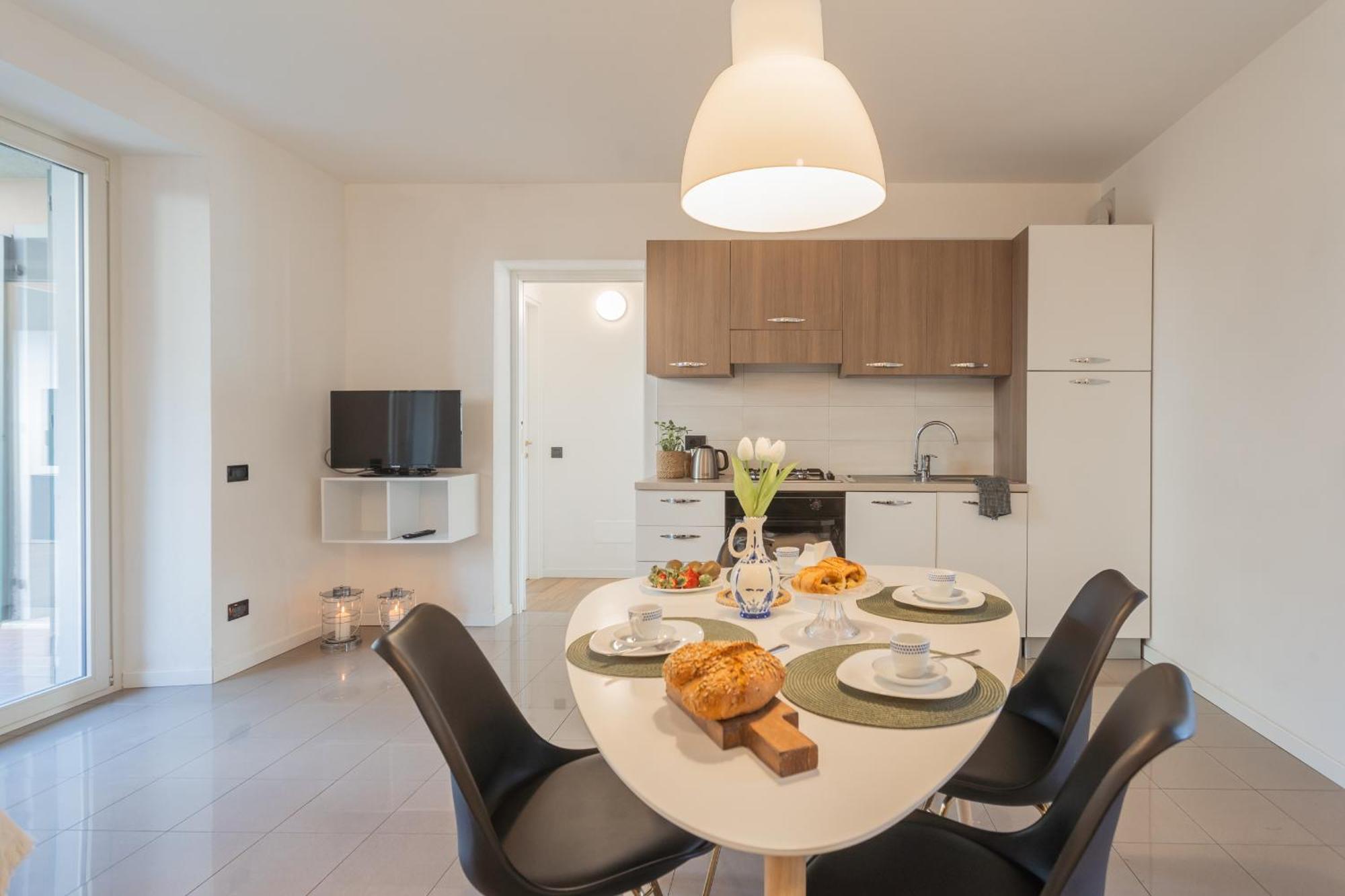 Ponente Balcony & Garden By Rent All Como Gravedona Bagian luar foto
