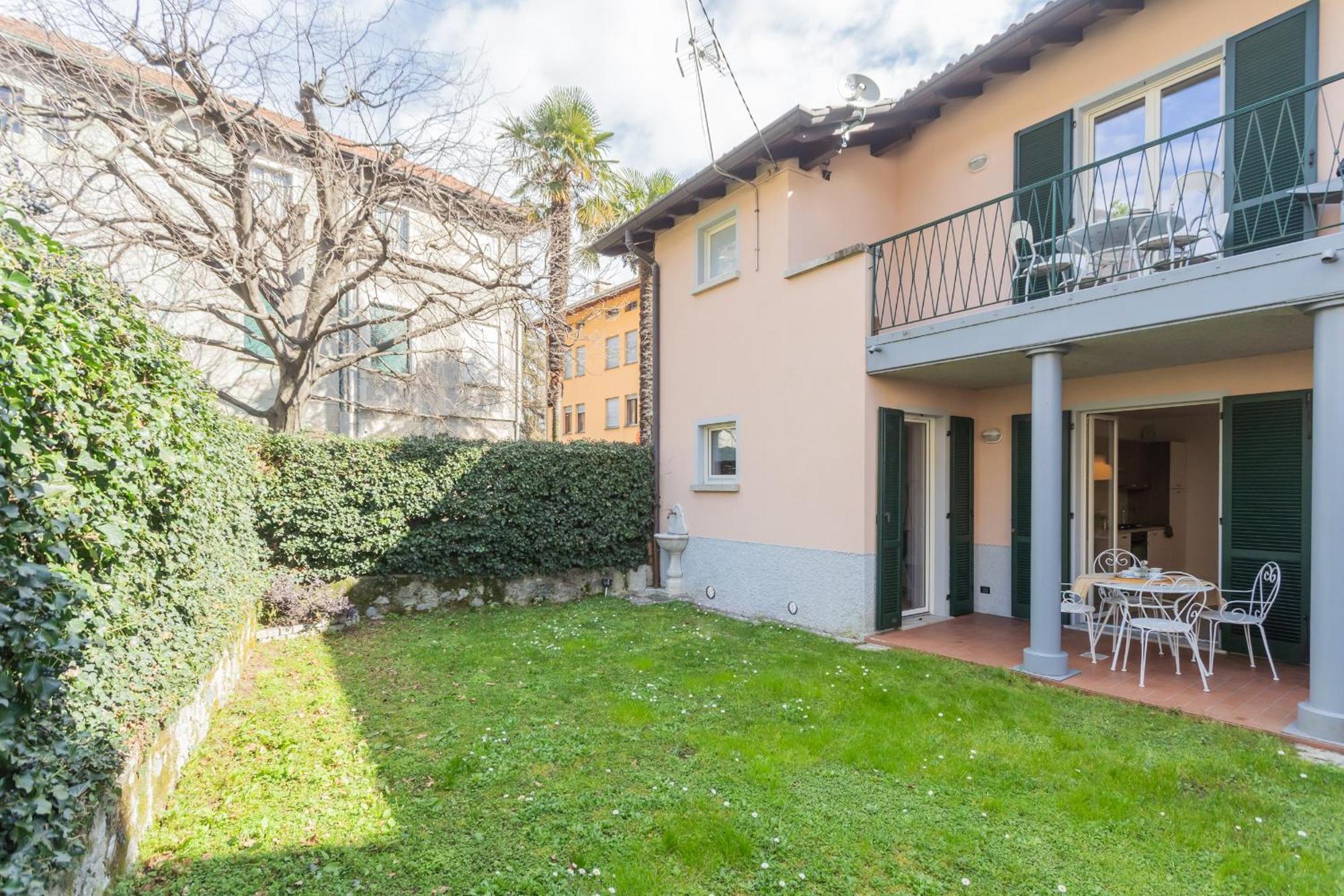 Ponente Balcony & Garden By Rent All Como Gravedona Bagian luar foto