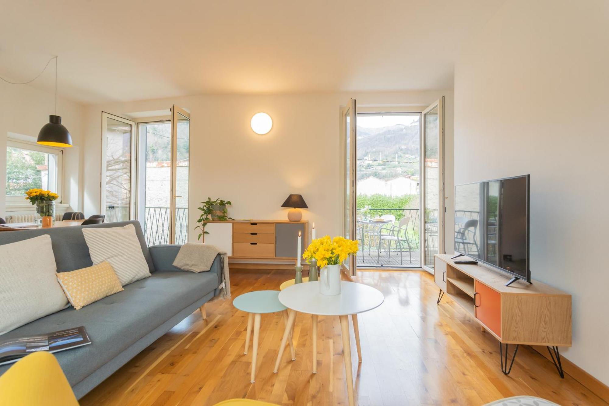 Ponente Balcony & Garden By Rent All Como Gravedona Bagian luar foto