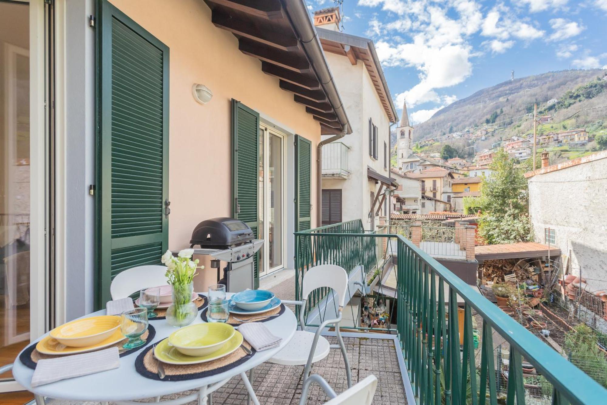 Ponente Balcony & Garden By Rent All Como Gravedona Bagian luar foto